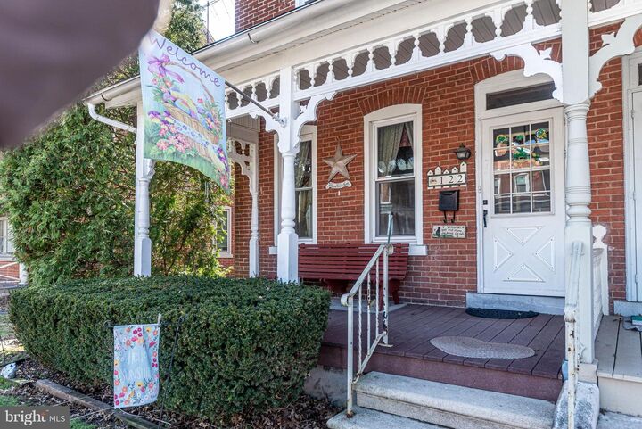 Property Photo:  122 Jefferson Street  PA 18041 