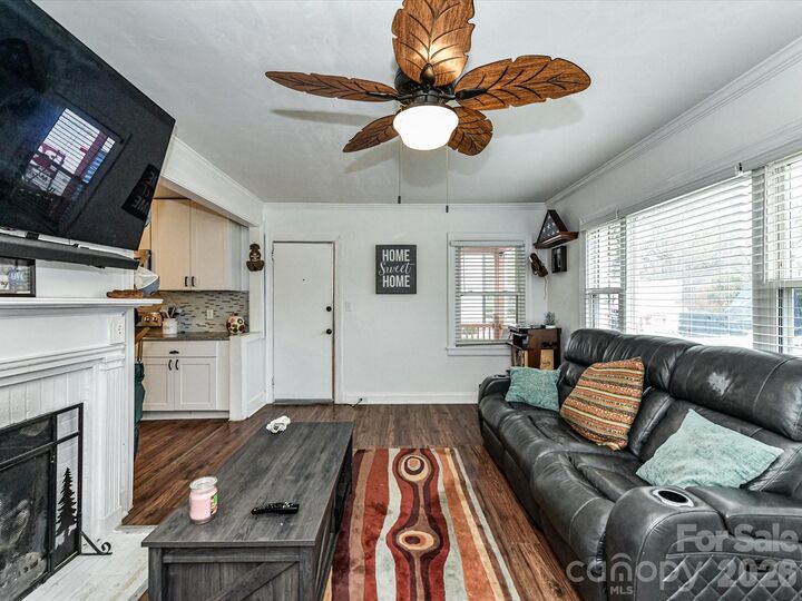 Property Photo: 1240 Skyview Road NC 28208