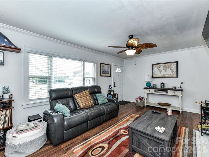 Property Photo:  1240 Skyview Road  NC 28208 
