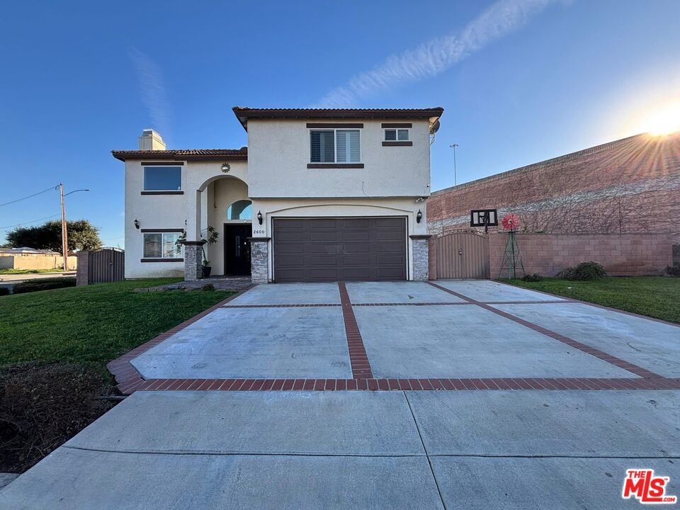 Property Photo:  2600 W Picadilly Way  CA 92801 