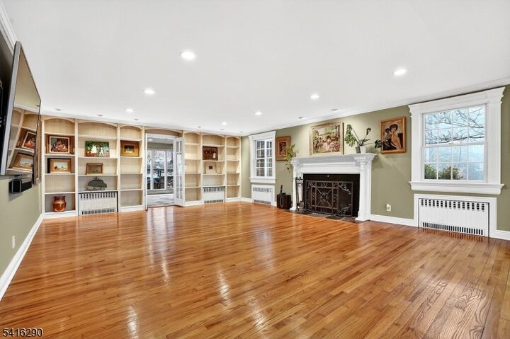 Property Photo:  8 Hemlock Ln  NJ 07405 