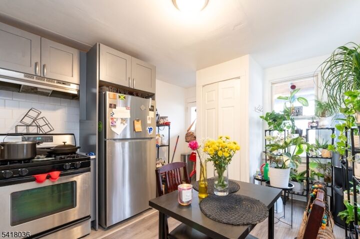 Property Photo:  579 Nassau St  NJ 07050 