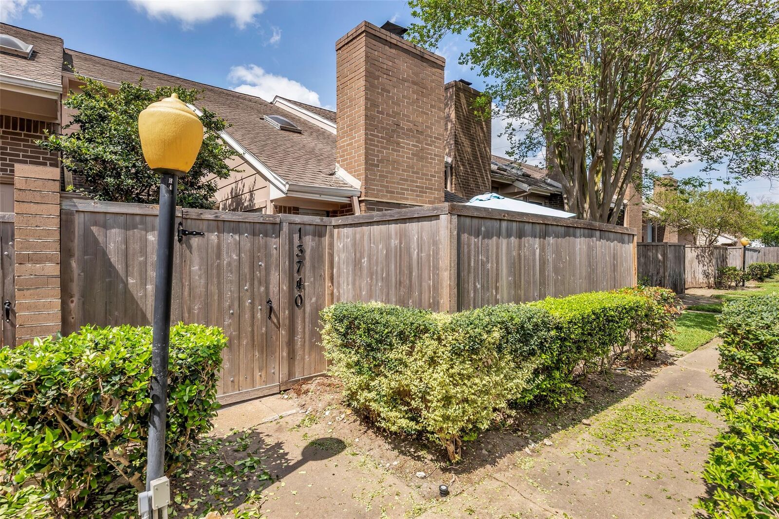 Property Photo: 13740 Hollowgreen Drive 605 TX 77082