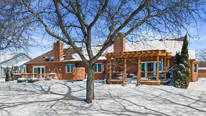 Property Photo:  W179n9773 Riversbend Cir  WI 53022 