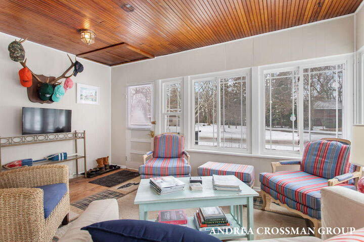 Property Photo:  658 Allegan Street  MI 49453 