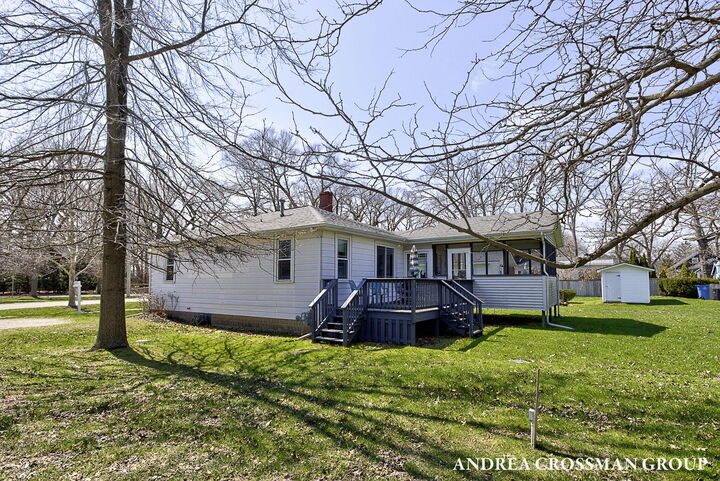 Property Photo: 658 Allegan Street MI 49453