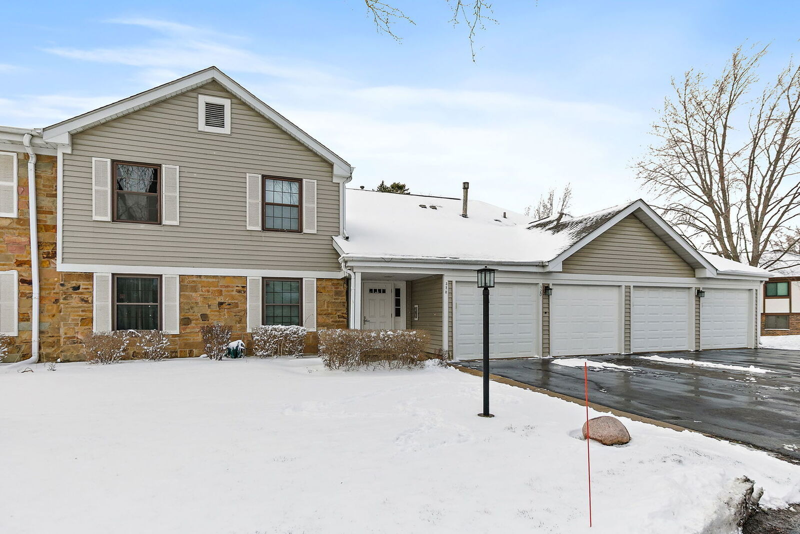 Property Photo:  320 Woodbury Court D1  IL 60193 