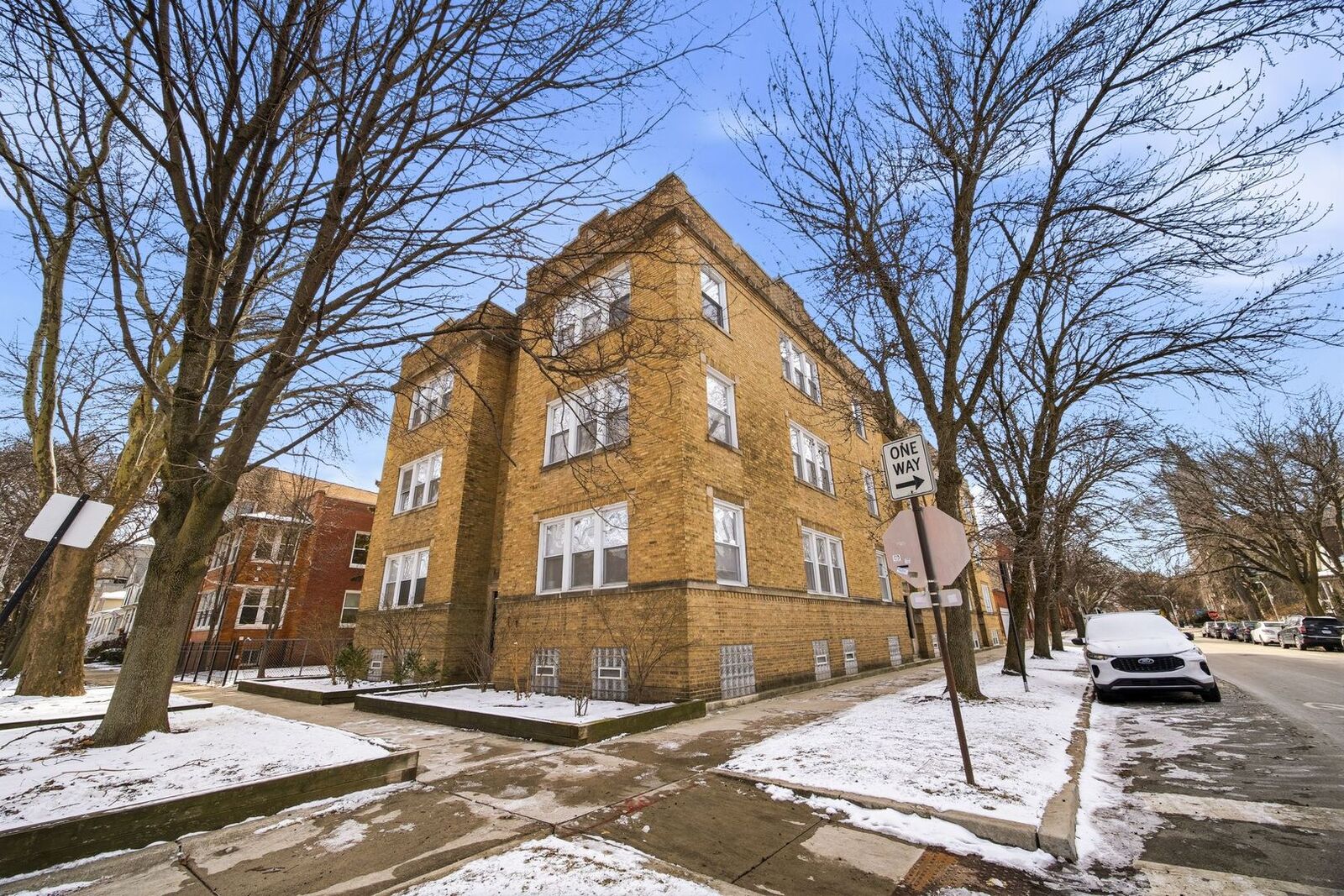 Property Photo: 2243 W Ainslie Street 2W IL 60625