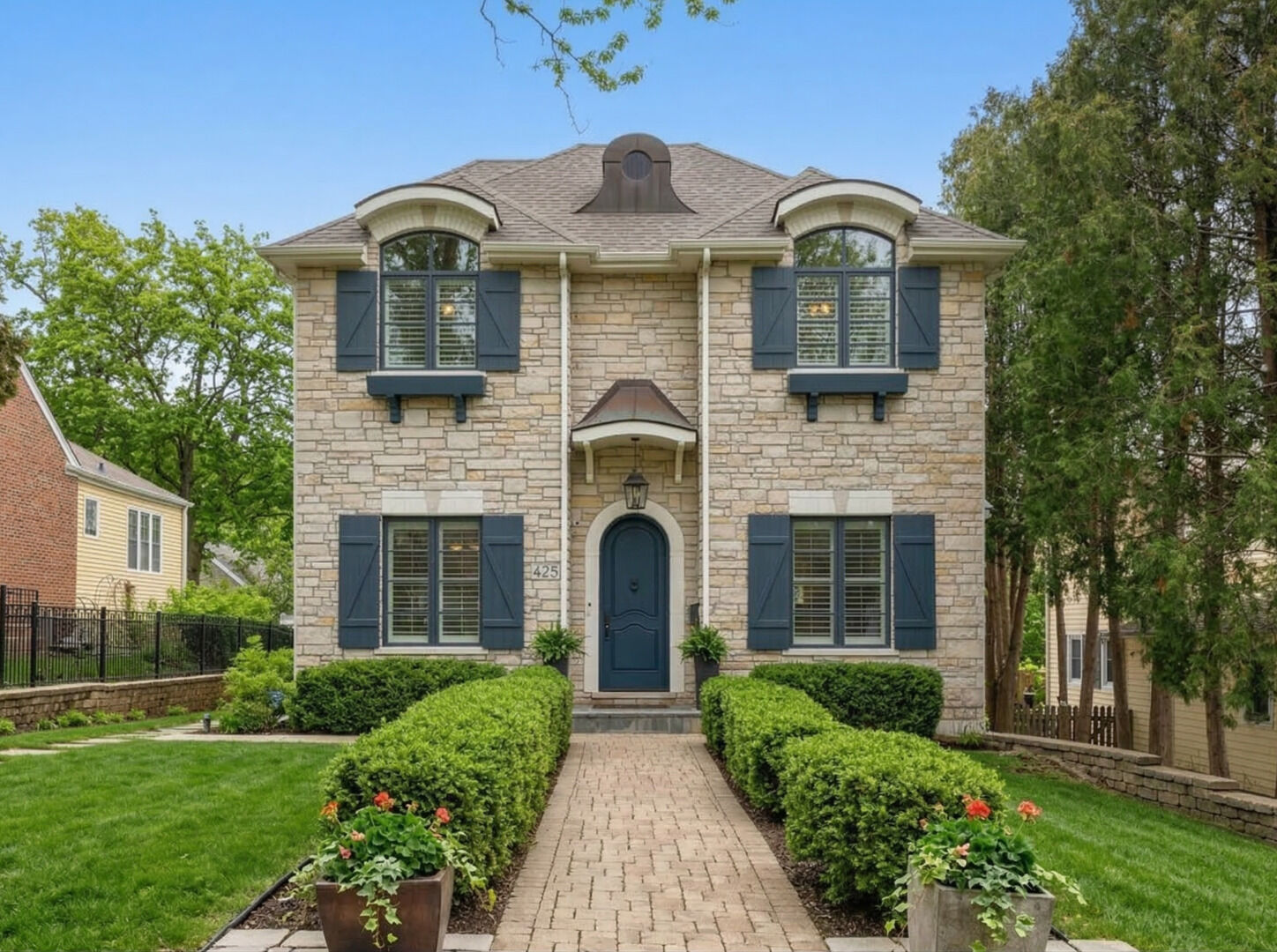 Property Photo:  425 S Quincy Avenue  IL 60521 