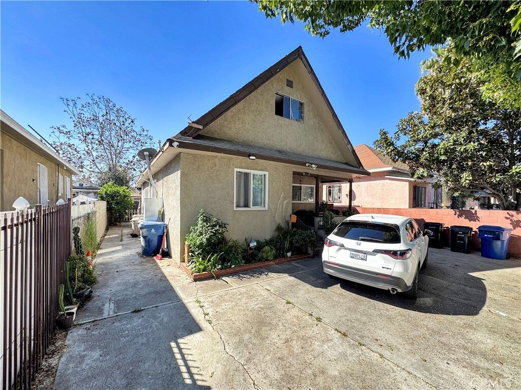 Property Photo:  1208 E 34th Street  CA 90011 