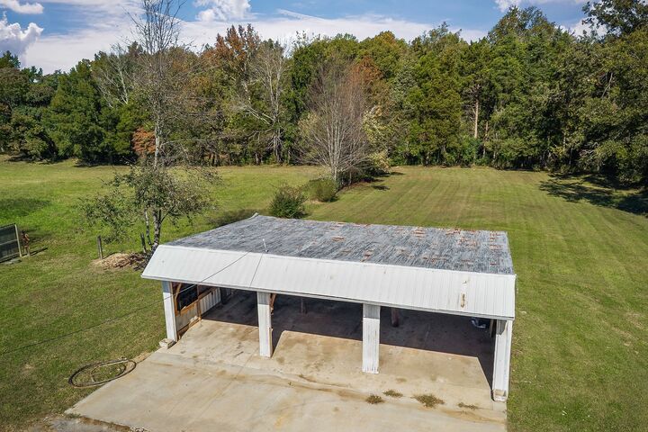 Property Photo:  411 Allen Ferry Rd  TN 37166 