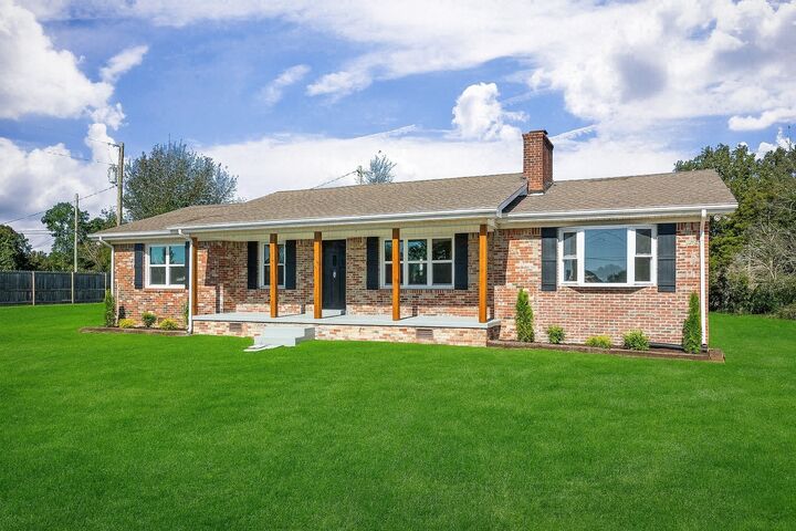 Property Photo: 411 Allen Ferry Rd TN 37166