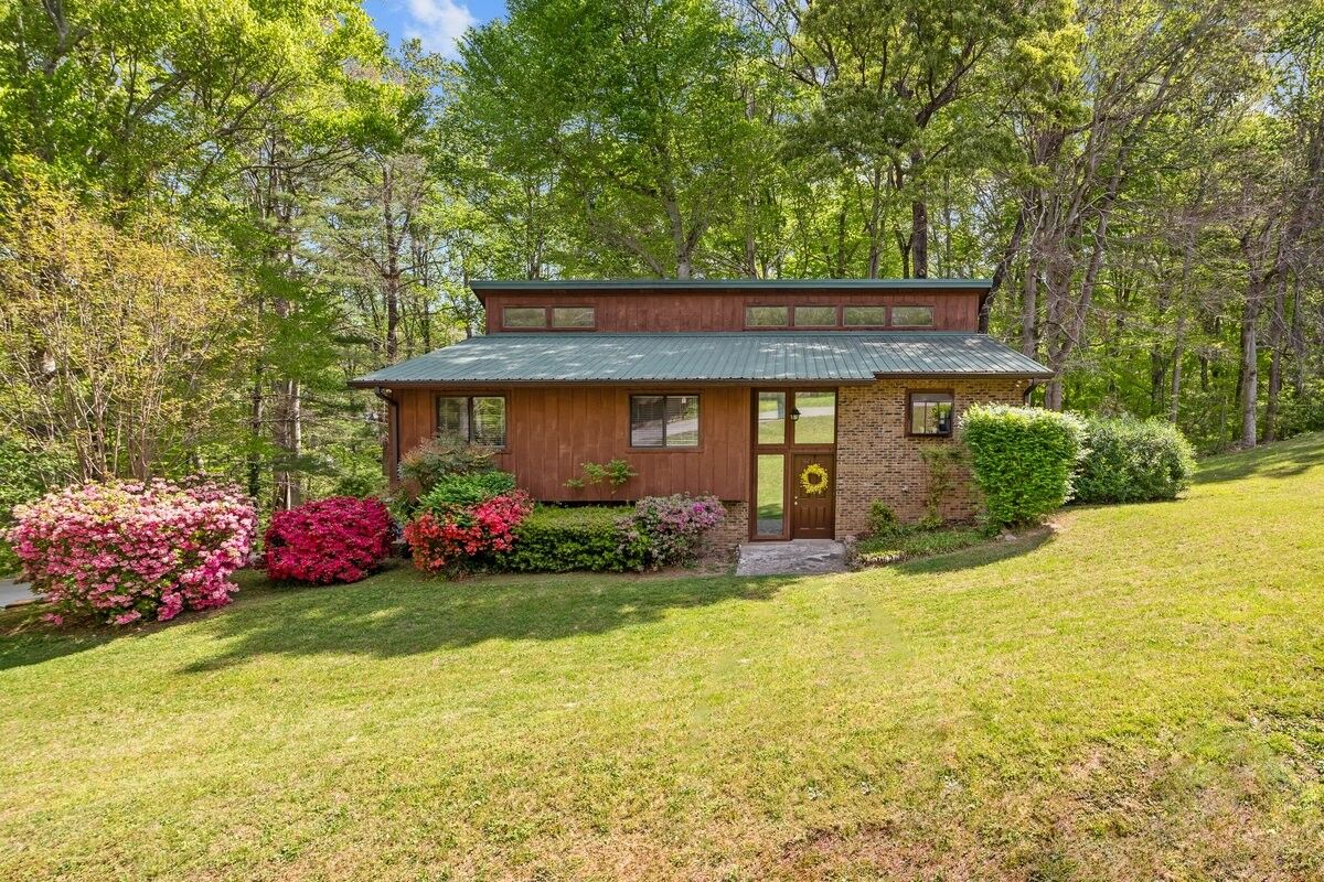 Property Photo:  1102 Patterson Dr  TN 37082 