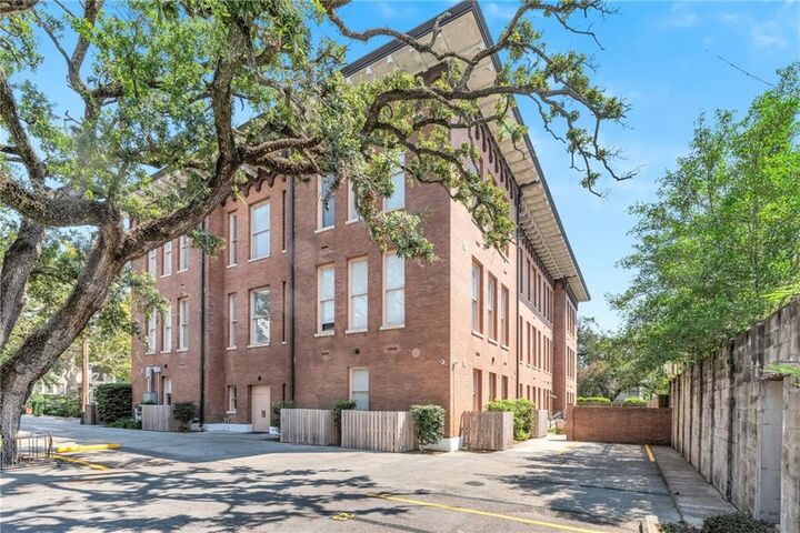 Property Photo:  3601 Camp Street 305  LA 70115 