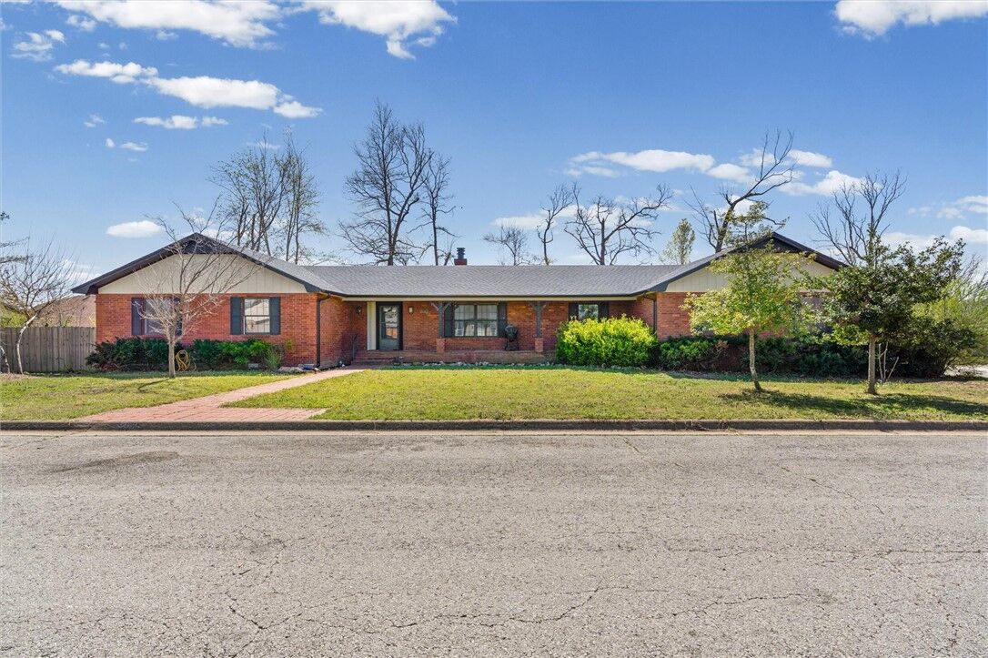 Property Photo: 1408 W Mimosa Street AR 72758