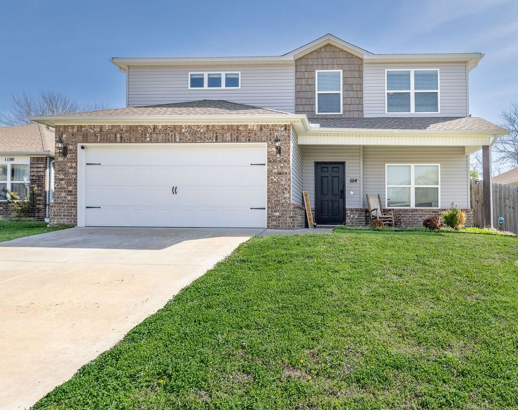Property Photo:  1114 S Kingfisher Lane  AR 72701 
