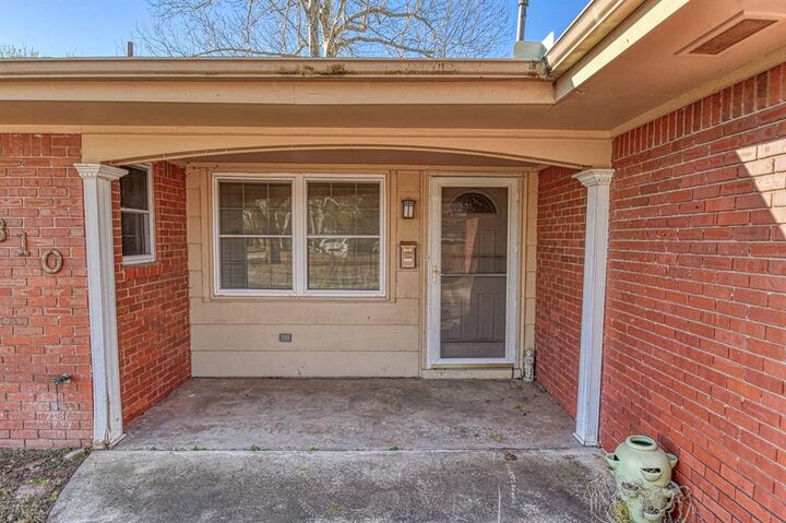 Property Photo:  1810 Windsor Way  OK 73069 