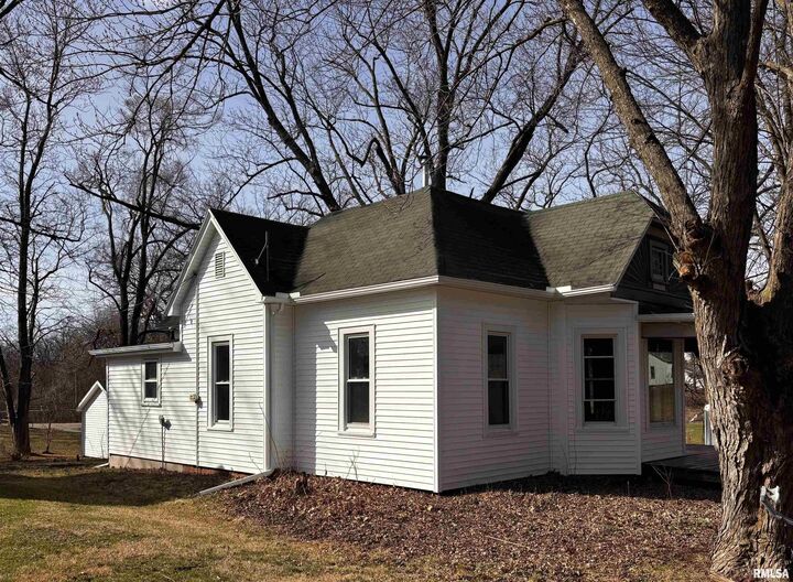 Property Photo:  502 E 1st Street  IL 61458 