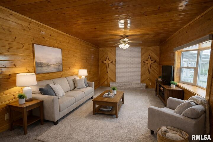 Property Photo: 1218 McKinley Street IL 61545