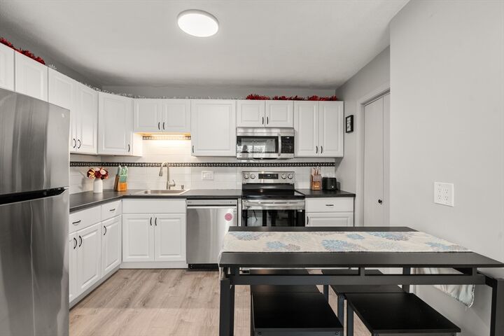 Property Photo:  8 Lafayette Park 7  MA 01902 