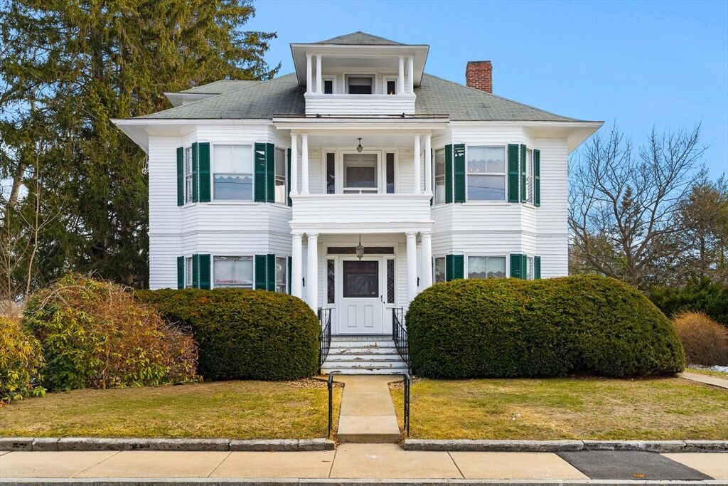 Property Photo:  118 Sanders Ave  MA 01851 