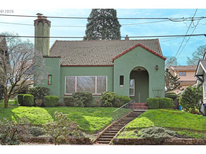 Property Photo:  4212 E Burnside St  OR 97215 