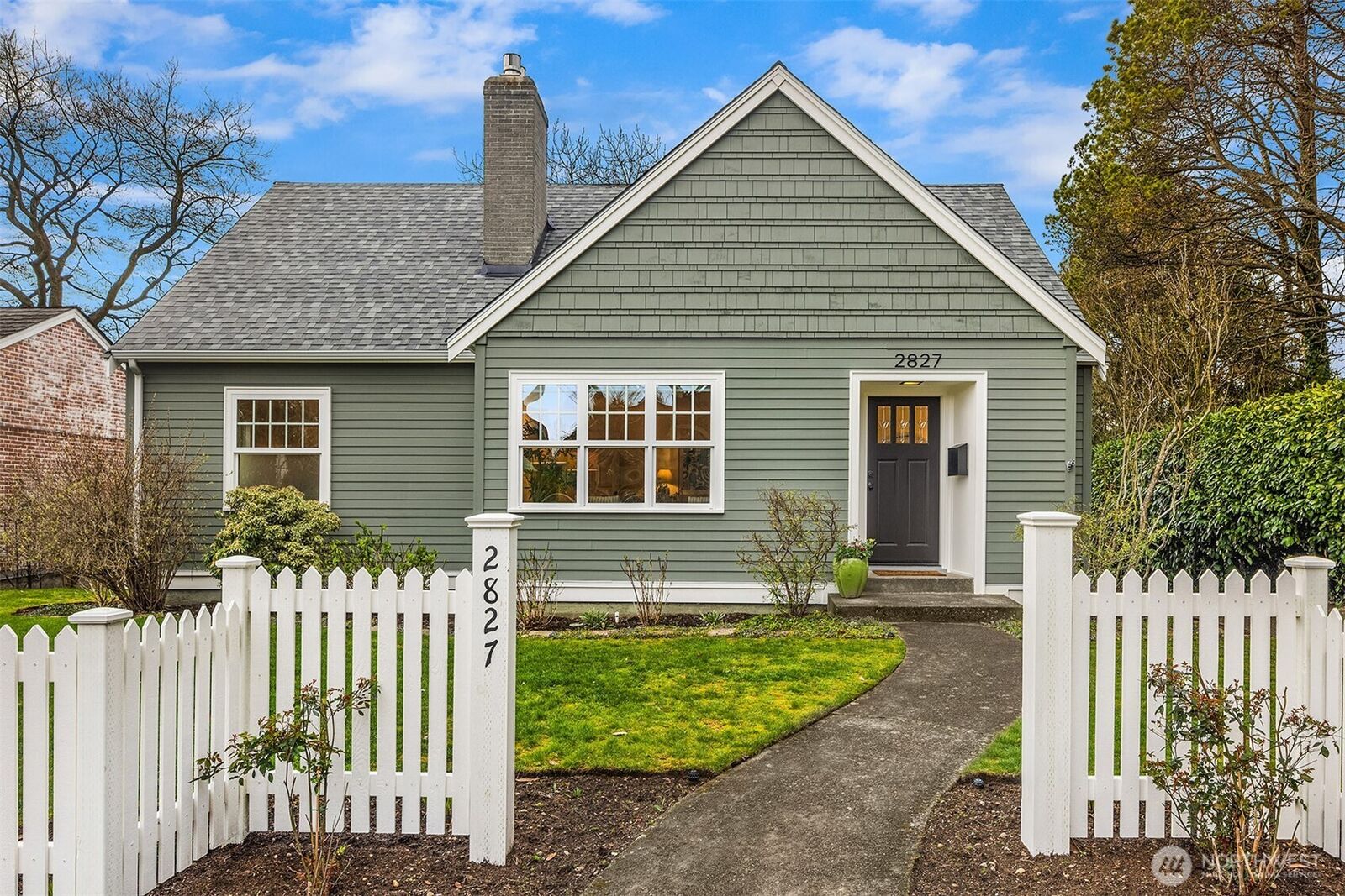 Property Photo:  2827  40th Avenue W  WA 98199 