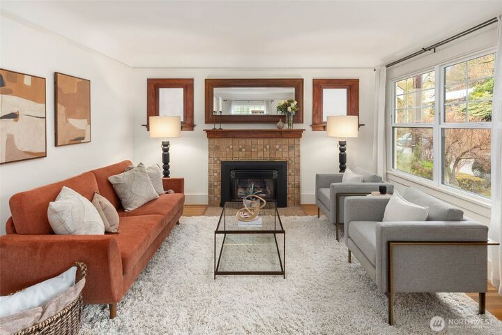 Property Photo:  4411  2nd Avenue NW  WA 98107 