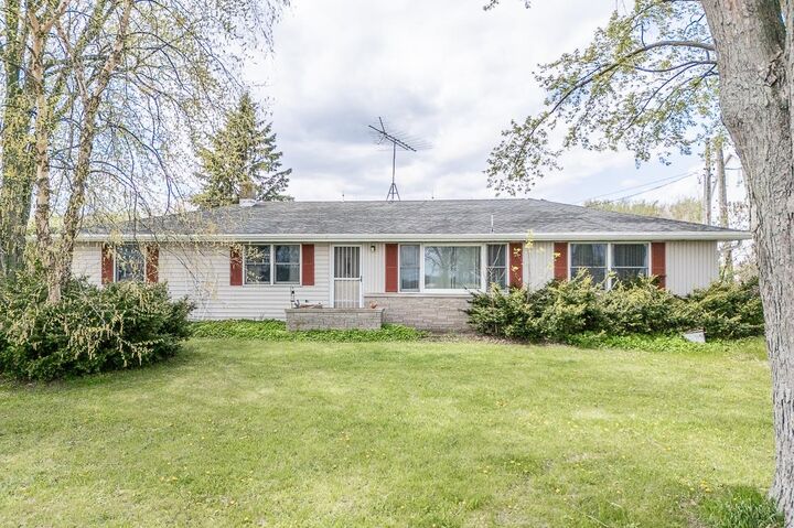 Property Photo:  N5201 Lower Road  WI 54170-9132 