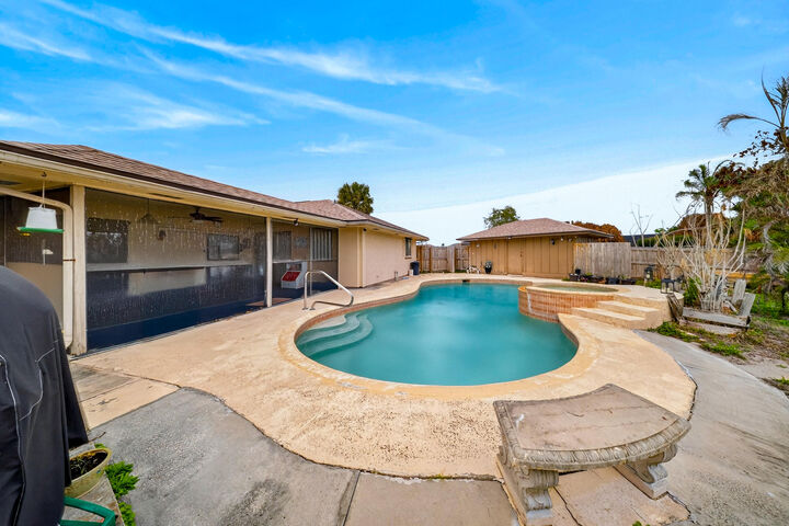 Property Photo:  882 SE Quiescent Lane  FL 34983 