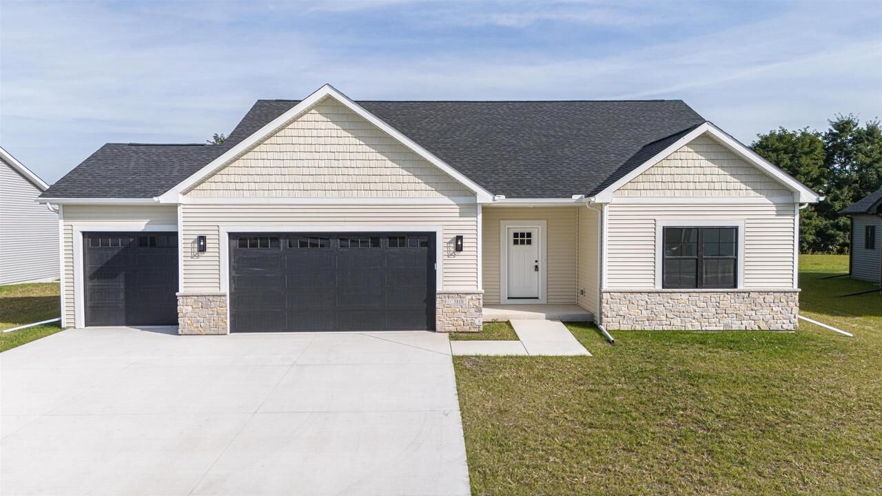 Property Photo: 3810 N Woodbury Lane WI 53545