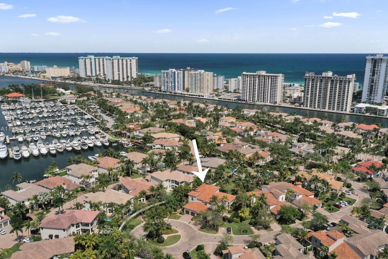 Property Photo:  899 Spinnaker Dr W  FL 33019 