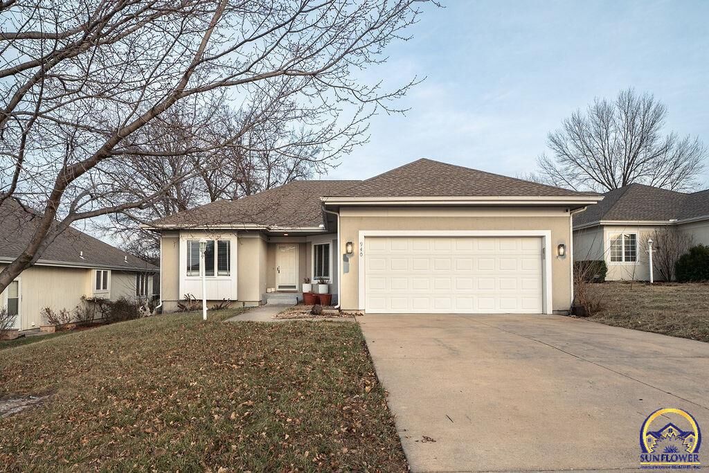 Property Photo:  940 SW Woodbridge Ct  KS 66606 
