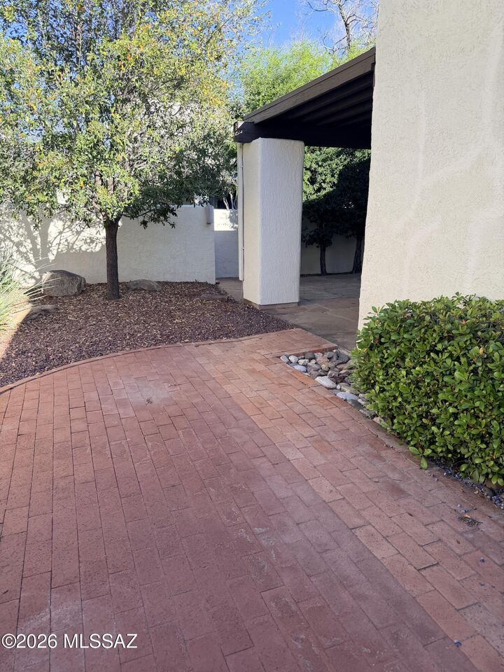 Property Photo:  2942 N Placita Nueva  AZ 85715 