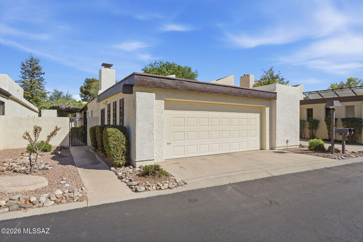 Property Photo: 2942 N Placita Nueva AZ 85715