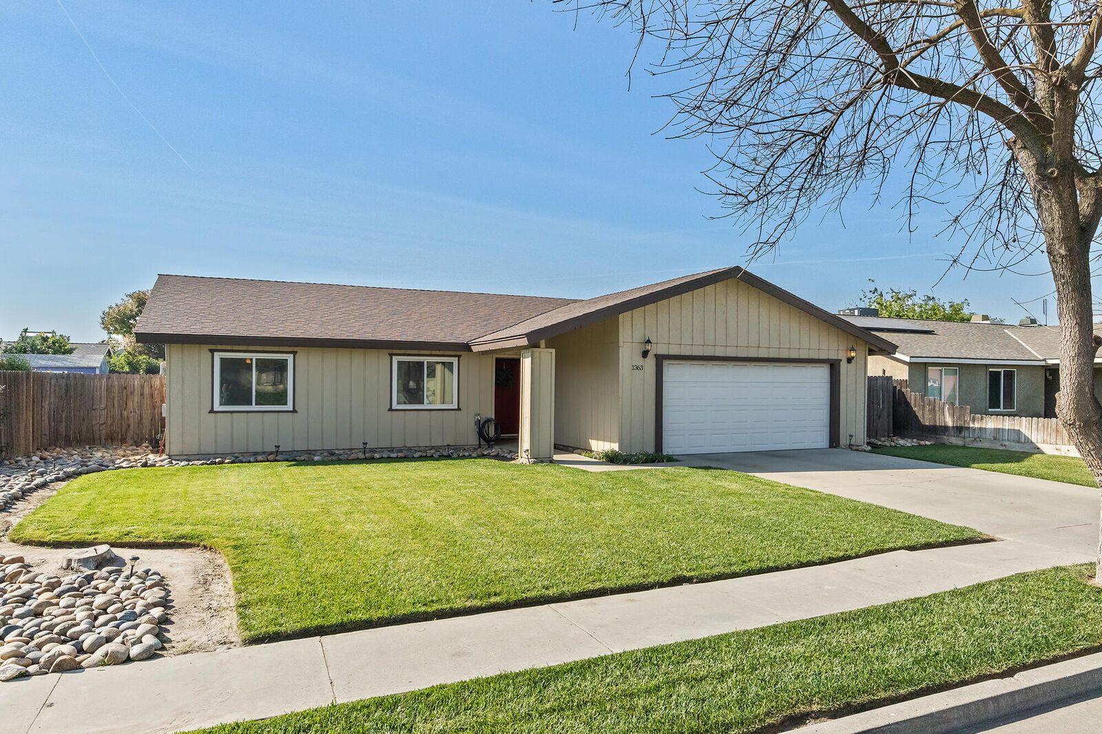 Property Photo:  1363 Stanford Place  CA 93230 