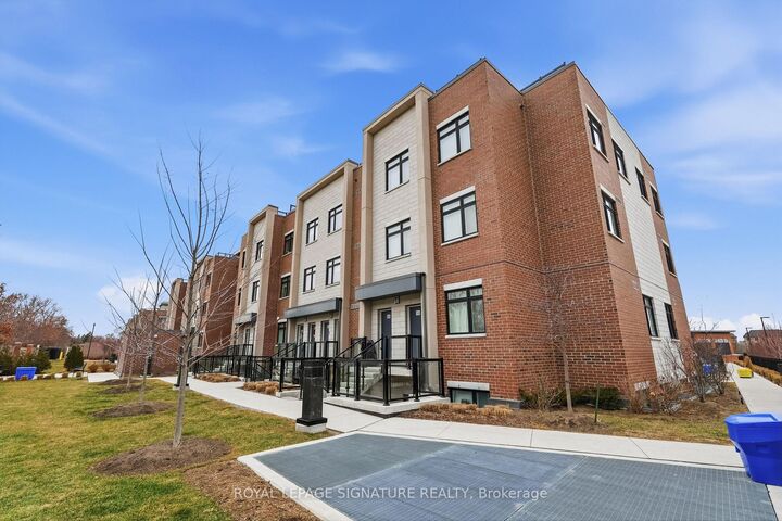 Property Photo: 1062 Douglas McCurdy Common 227 ON L5G 0C6