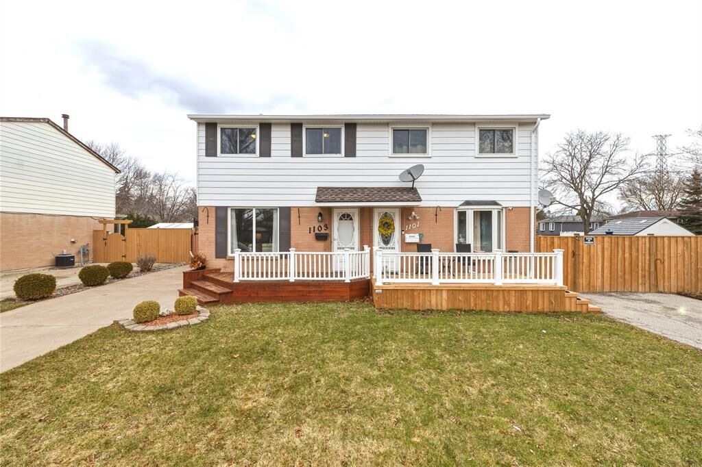 Property Photo: 1103 Cardiff Court ON N7S 4B6