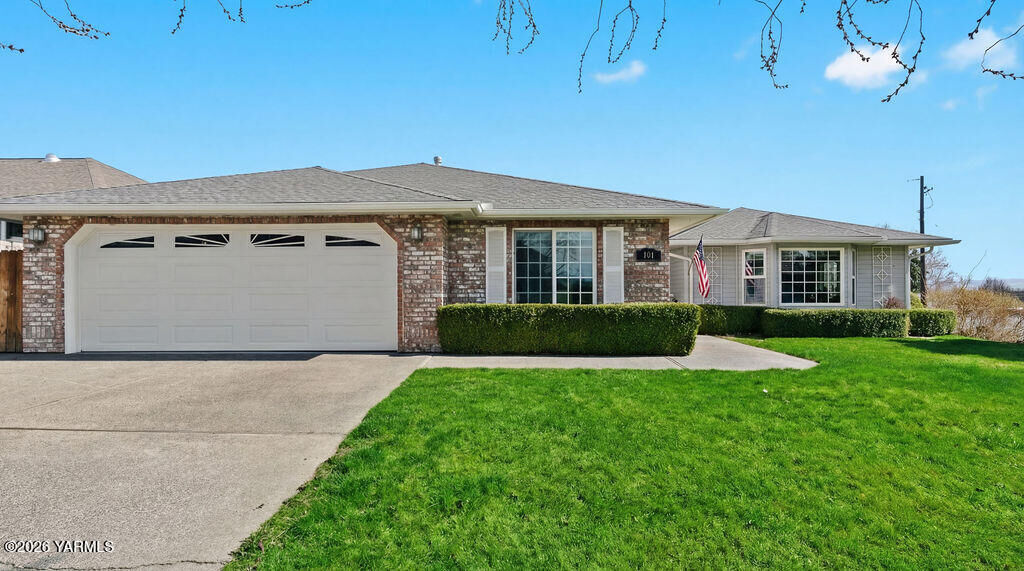 Property Photo:  101 N 86th Ave  WA 98908 