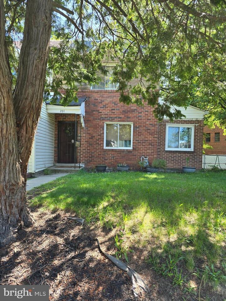 Property Photo:  201 34th Street NE  DC 20019 