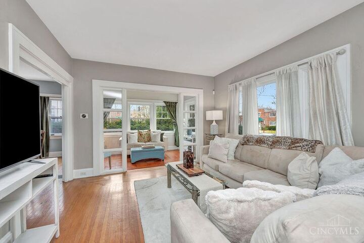 Property Photo:  2913 Madison Road  OH 45209 