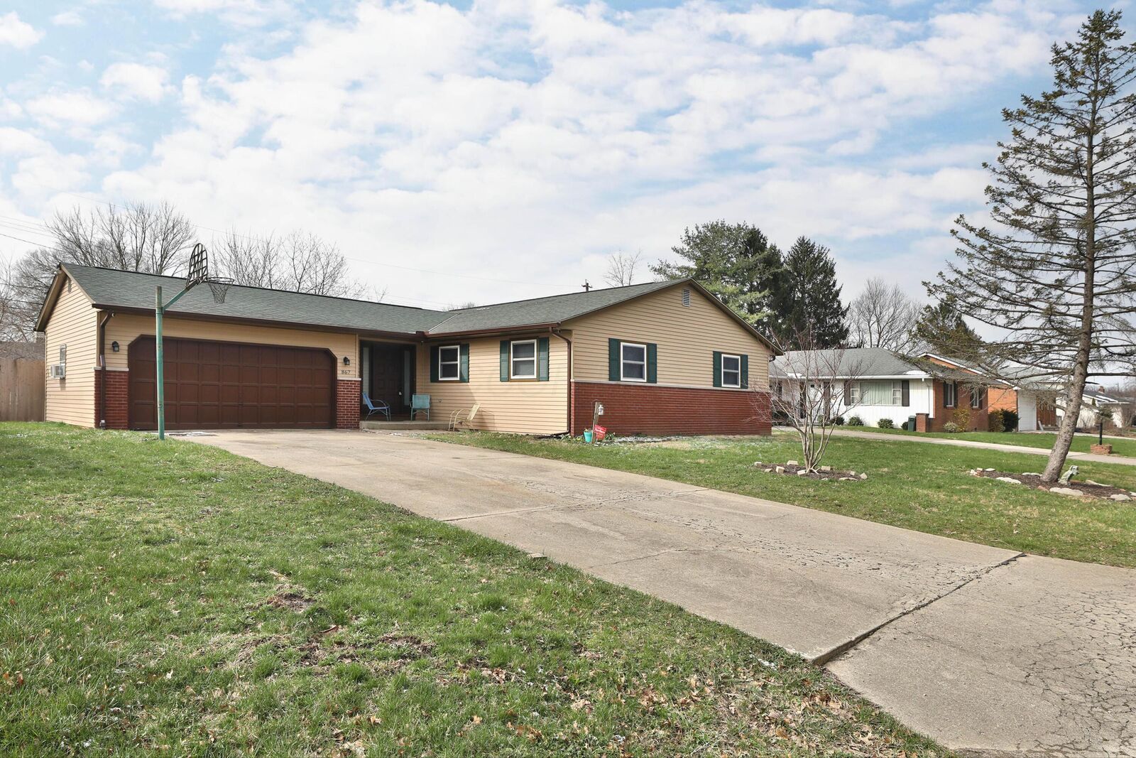 Property Photo:  867 Overbrook Service Drive  OH 43224 