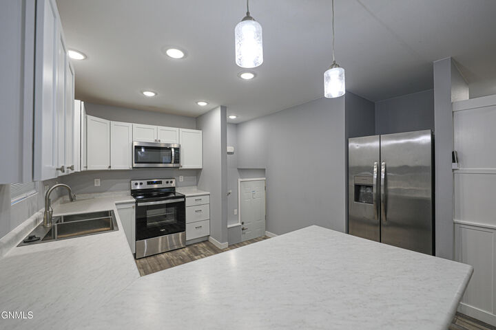 Property Photo:  1000 N 9th Street  ND 58501 