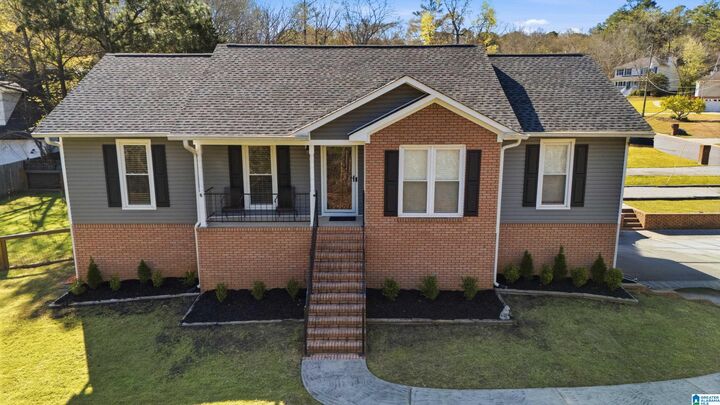 Property Photo: 201 Cloverleaf Circle AL 35080