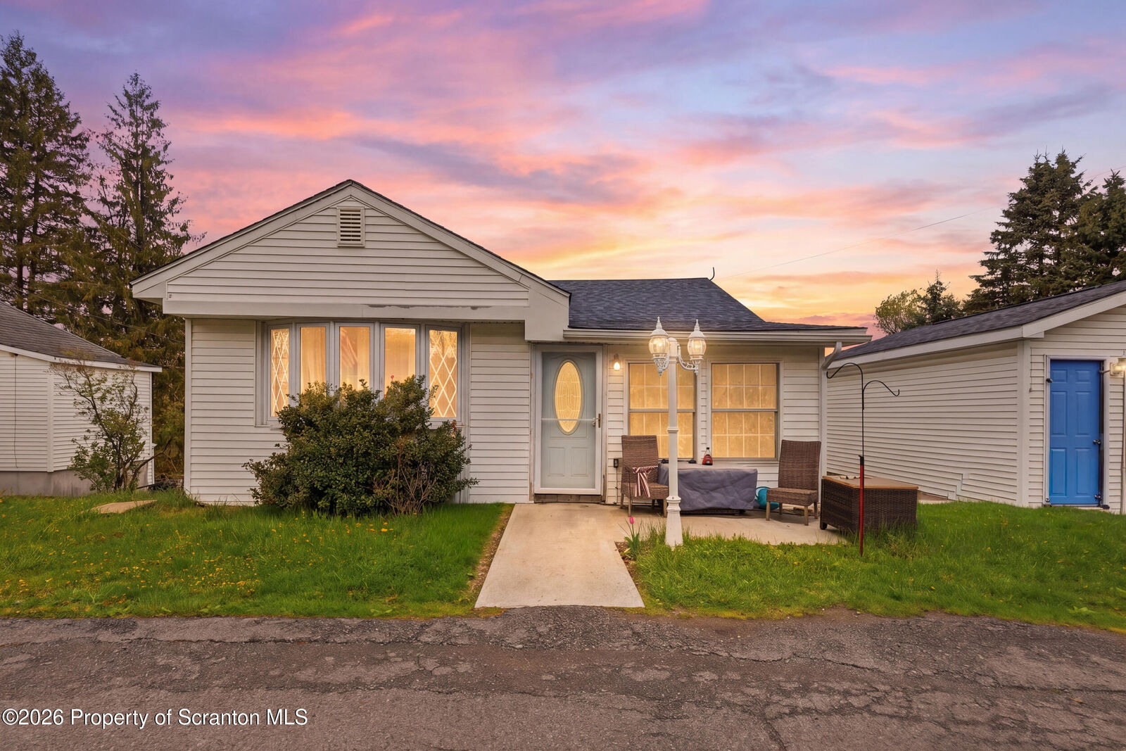 Property Photo:  