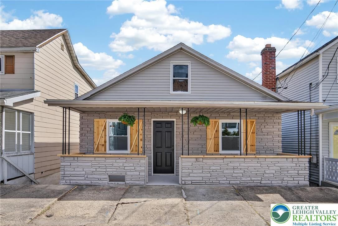 Property Photo:  40 W Garibaldi Avenue  PA 18240 