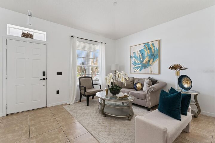 Property Photo: 10484 Eastpark Lake Drive FL 32832