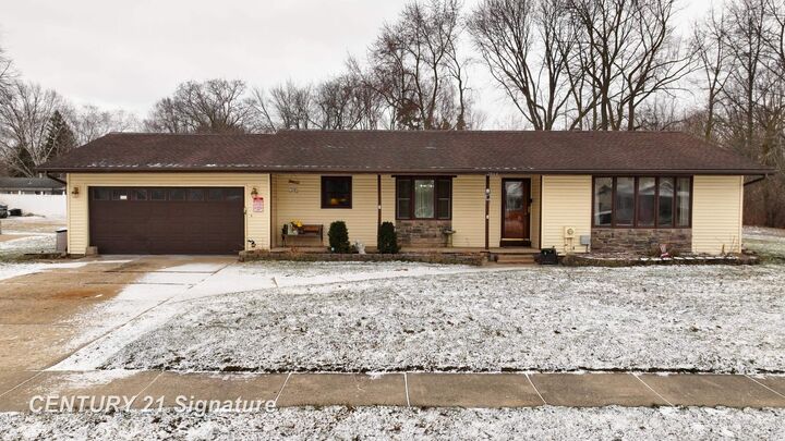 Property Photo:  2864 Briarwood Drive  MI 48601 