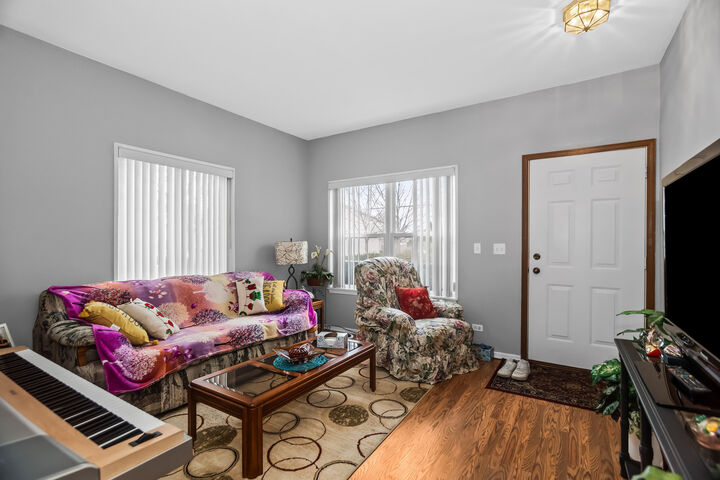 Property Photo:  2809 Alameda Court  IL 60564 