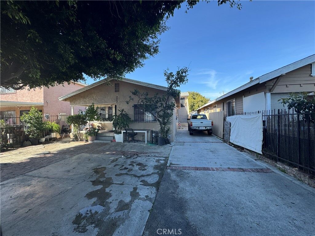Property Photo:  223 E 55th  CA 90011 